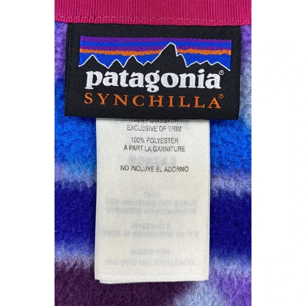 Patagonia Women's Small Lightweight Synchilla Snap-T Fleece Purple Geometric‎